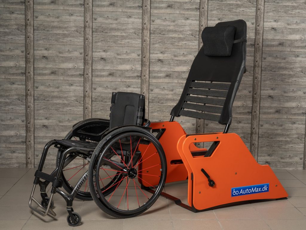 tilt-0 - kørestol + orange stol 1783
